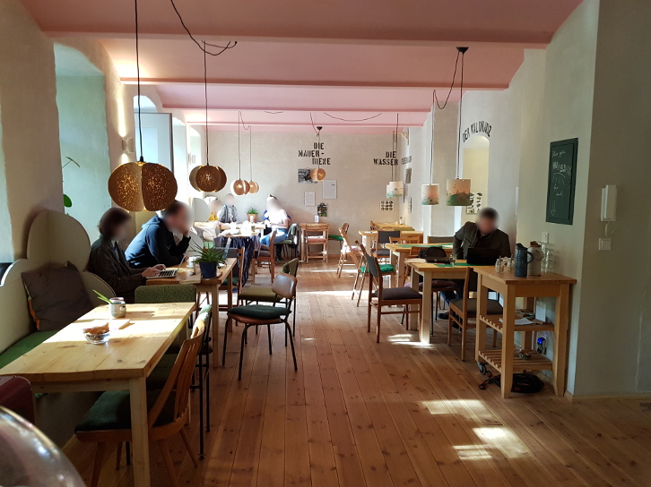 Innenraum des Café Oink